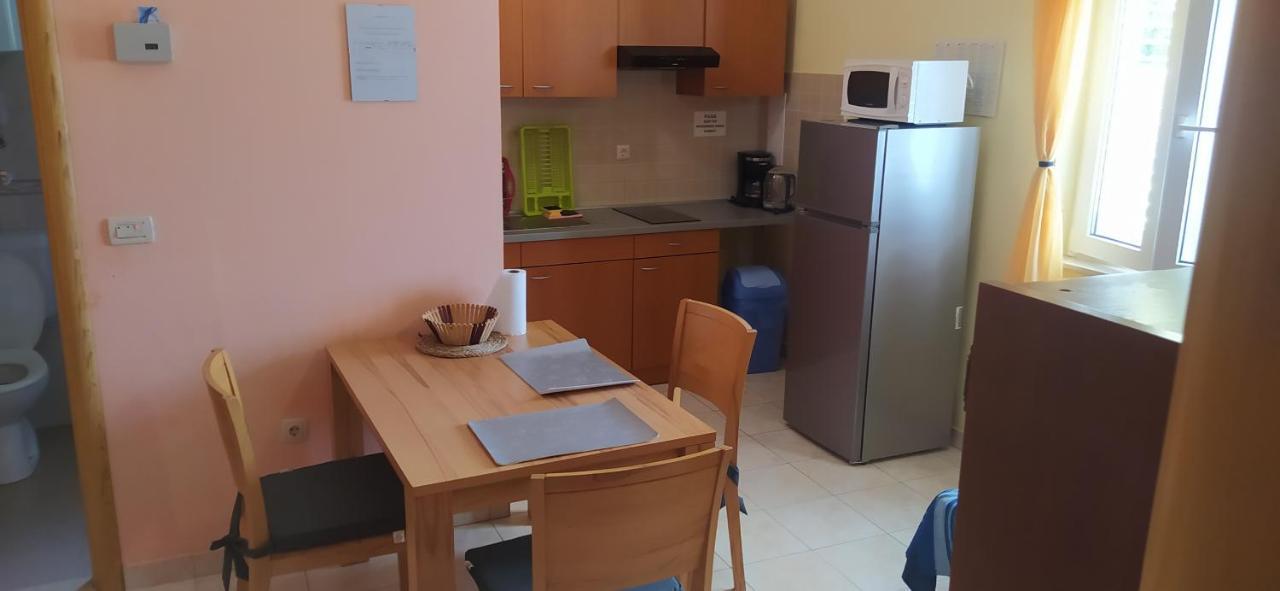Apartments Ivka Omis Exterior photo